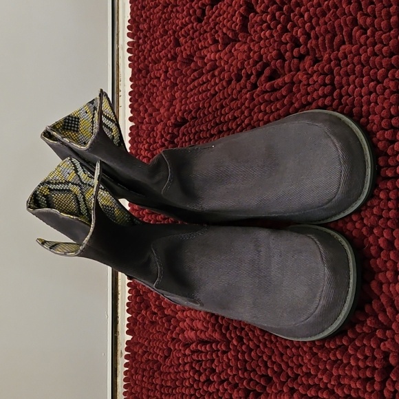 Sanuk Gray Drop Top Ankle Boots - Picture 3 of 9